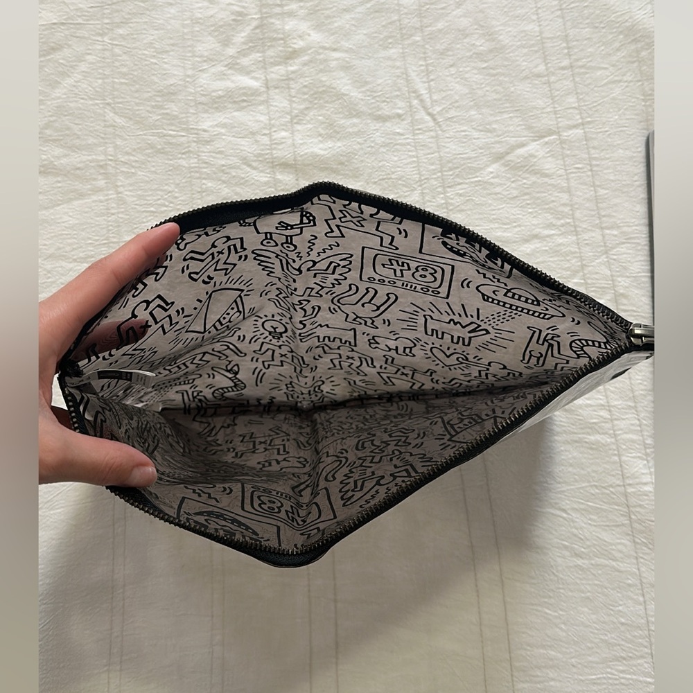 Keith Haring Pouch - Picture 4 of 4